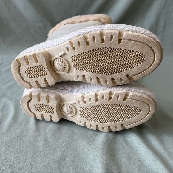 RARE UGG Mill Creek Rain Boot, Iridescence White, Size 6/EU 37 - Picture 7 of 10